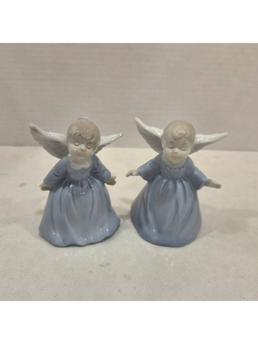 Vintage Lefton Christmas Kissing Angels Bells Boy Girl Blue Ceramic Figurines Se